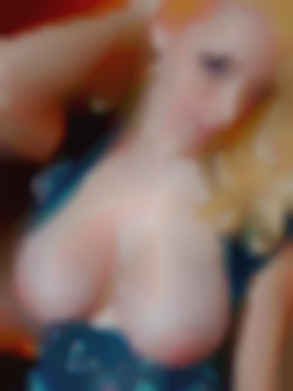 I love to lic deep into both housewife nude entries.